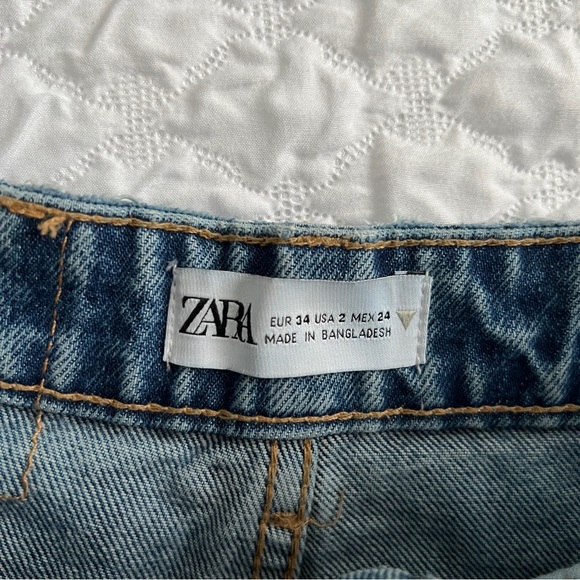 Zara HW Medium-washed Denim Straight-leg Jeans Button-up closure - Size 2 - Picture 5 of 7